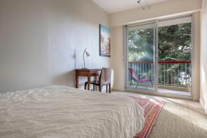 Posteľ alebo postele v izbe v ubytovaní Charmant appartement à 200 m de la mer!