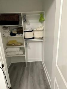 ボルチモアにあるLux Apartment Queen bed Downtown Baltimore, free parkingのギャラリーの写真