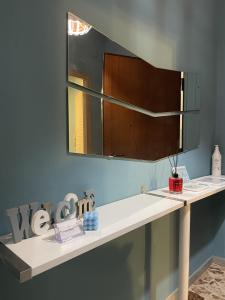 a bathroom with a sink and a mirror at Interno2 Bari Centrale in Bari