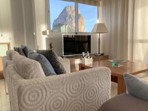 Telewizja i/lub zestaw kina domowego w obiekcie Firstline apartment RUBINO Arenal-Bol Calpe