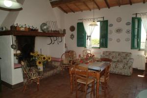 a living room filled with furniture and a table at Agriturismo San Giorgio in Monteroni dʼArbia