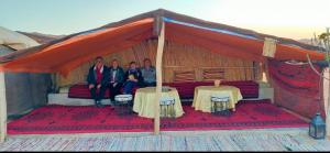 Posezení v ubytování Azalay Luxury Camp Merzouga