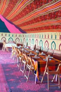 Restaurace v ubytování Azalay Luxury Camp Merzouga