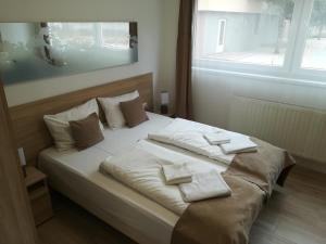 Posteľ alebo postele v izbe v ubytovaní Öreg-tó Hotel és Rendezvénytér