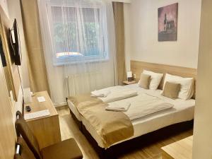 Posteľ alebo postele v izbe v ubytovaní Öreg-tó Hotel és Rendezvénytér