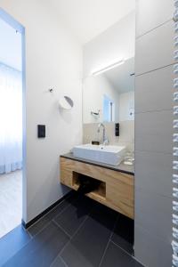 A bathroom at mk | hotel münchen city