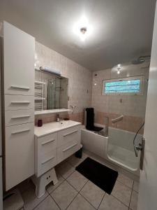 Vannituba majutusasutuses maison plain pied Charleval