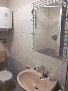 Koupelna v ubytování Apartments Radnić
