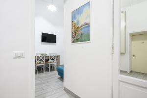 A television and/or entertainment centre at Vico Mastellone 16