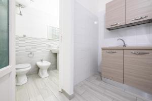 A bathroom at Vico Mastellone 16