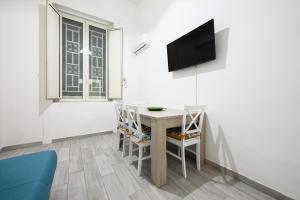 A television and/or entertainment centre at Vico Mastellone 16