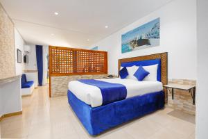 Un pat sau paturi într-o cameră la Hotel Al Khaima