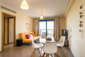 A seating area at ApartUP Patacona Orchard Views