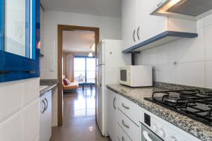 A kitchen or kitchenette at ApartUP Patacona Orchard Views