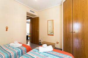 A bed or beds in a room at ApartUP Patacona Orchard Views