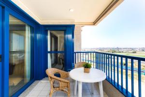 A balcony or terrace at ApartUP Patacona Orchard Views