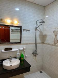 a bathroom with a sink and a shower at Ha Long Starlight Hostel in Ha Long