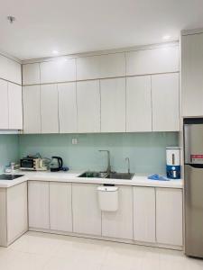 Kuchyň nebo kuchyňský kout v ubytování NK#Homestay#Vinhomes#Oceanpark#1PN#C41