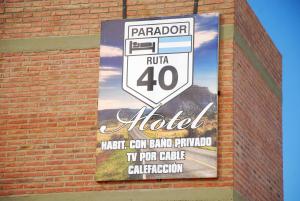 Un certificado, premio, cartel u otro documento en Hotel Parador Ruta 40