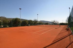 a tennis court with two tennis rackets on it at B&B La Grola in San Martino Buon Albergo