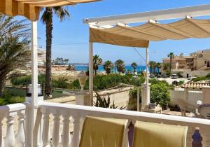 A balcony or terrace at DUPLEX NOSY BE vue sur mer avec solarium et jacuzzi