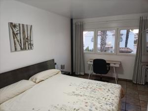 A bed or beds in a room at DUPLEX NOSY BE vue sur mer avec solarium et jacuzzi