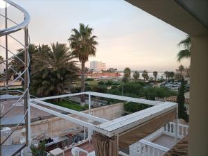 A balcony or terrace at DUPLEX NOSY BE vue sur mer avec solarium et jacuzzi
