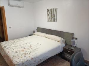 A bed or beds in a room at DUPLEX NOSY BE vue sur mer avec solarium et jacuzzi