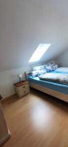 Ένα ή περισσότερα κρεβάτια σε δωμάτιο στο Ferienwohnung Sternenkieker