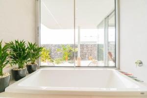 Fotografie z fotogalerie ubytování Villa Veiga with heated pool v destinaci Callao Salvaje