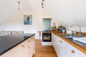 Kuchyň nebo kuchyňský kout v ubytování Dove Lodge in Painswick