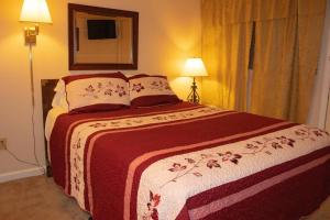 Un pat sau paturi într-o cameră la ML305 Perfect for couples! Close to Village & Lift