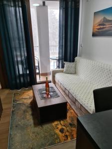 Tempat tidur dalam kamar di Apartmani Gavric Borovi 2