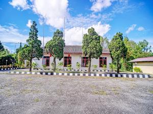 Φωτογραφία από το άλμπουμ του Capital O 92214 Beristera Hotel σε Hutamanik +63 φωτογραφίες