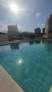 a swimming pool with blue water in a city at Cobertura COM PISCINA in Rio de Janeiro