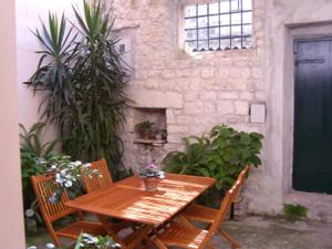 Afbeelding uit fotogalerij van Dobra Apartments in Trogir