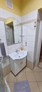 Kúpeľňa v ubytovaní Víztorony apartman + 30 fotografií