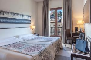 Postel nebo postele na pokoji v ubytování Hotel Macià Plaza