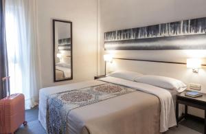 Postel nebo postele na pokoji v ubytování Hotel Macià Plaza