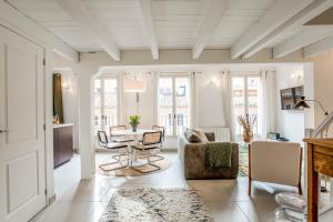 Posedenie v ubytovaní Beautiful flat in Aix-en-Provence old city heart - Welkeys