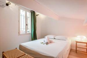 Posteľ alebo postele v izbe v ubytovaní Beautiful flat in Aix-en-Provence old city heart - Welkeys