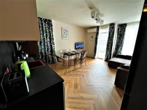 TV a/nebo společenská místnost v ubytování Bravo 5 Holiday Home
