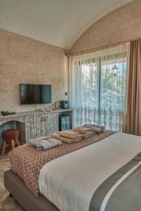 Postel nebo postele na pokoji v ubytování Turunç House Kayaköy + 37 fotografií