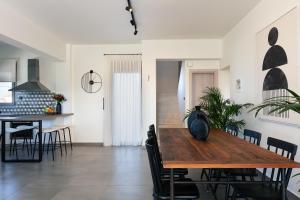 A kitchen or kitchenette at Villa Elia