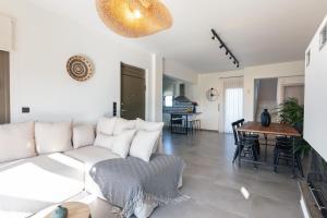 A kitchen or kitchenette at Villa Elia