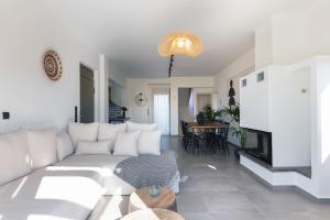 A kitchen or kitchenette at Villa Elia