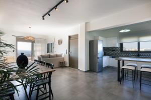 A kitchen or kitchenette at Villa Elia