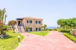 a villa with a view of the ocean at Villa Tramonto Minies in Minia