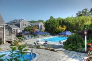 Bazén v ubytování Pleasant Bay Village Resort nebo v jeho okolí