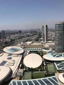 una vista aerea di una città con molti edifici di Mall Of İstanbul Residence 1+1 a Mahmutbey